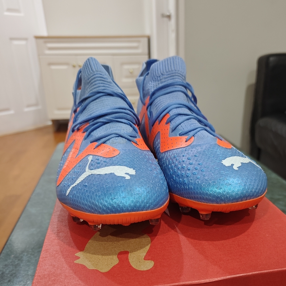 Puma soccer cleat MG